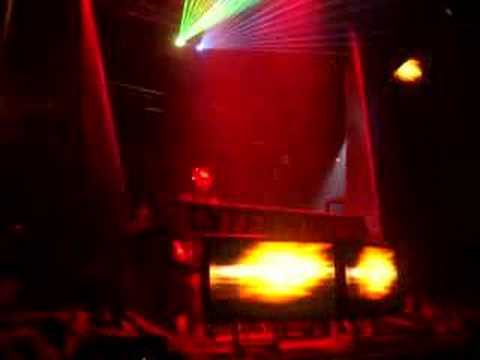 leon bolier playing sied van riel- what you want (melbourne)