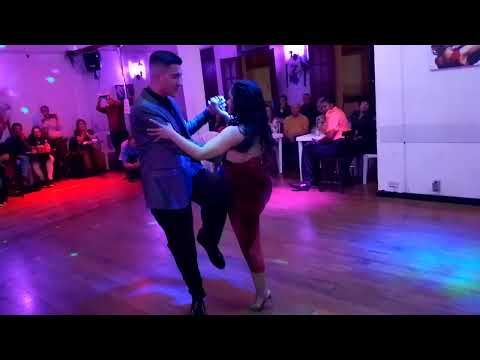 milonga picante orquesta Rodolfo biaggi bailan Alejandra y Martín