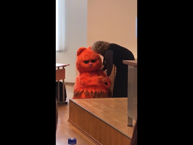 В Екатеринбурге студент пришел на занятия в костюме кота