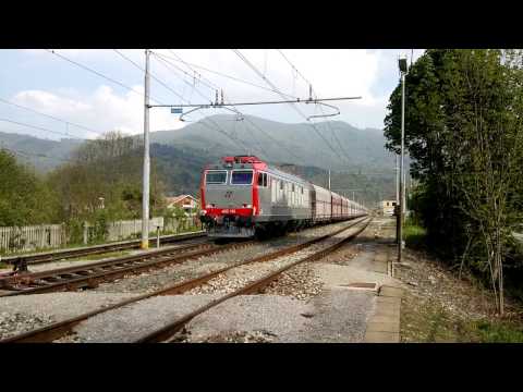 LA PARTENZA DELLA E.652-145 IN NUOVA LIVREA CON CARRI PER CEMENTO : ROBILANTE.(CN) 25 - 4 - 2017