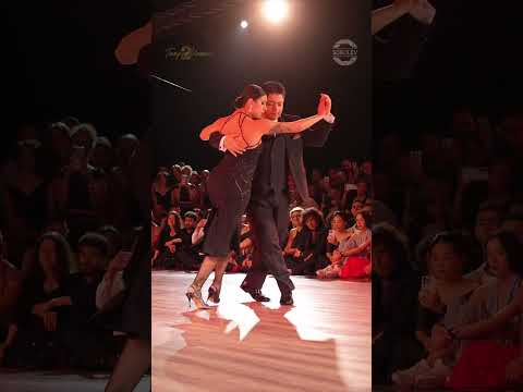 Roxana Suarez & Carlitos Espinoza – Mandria