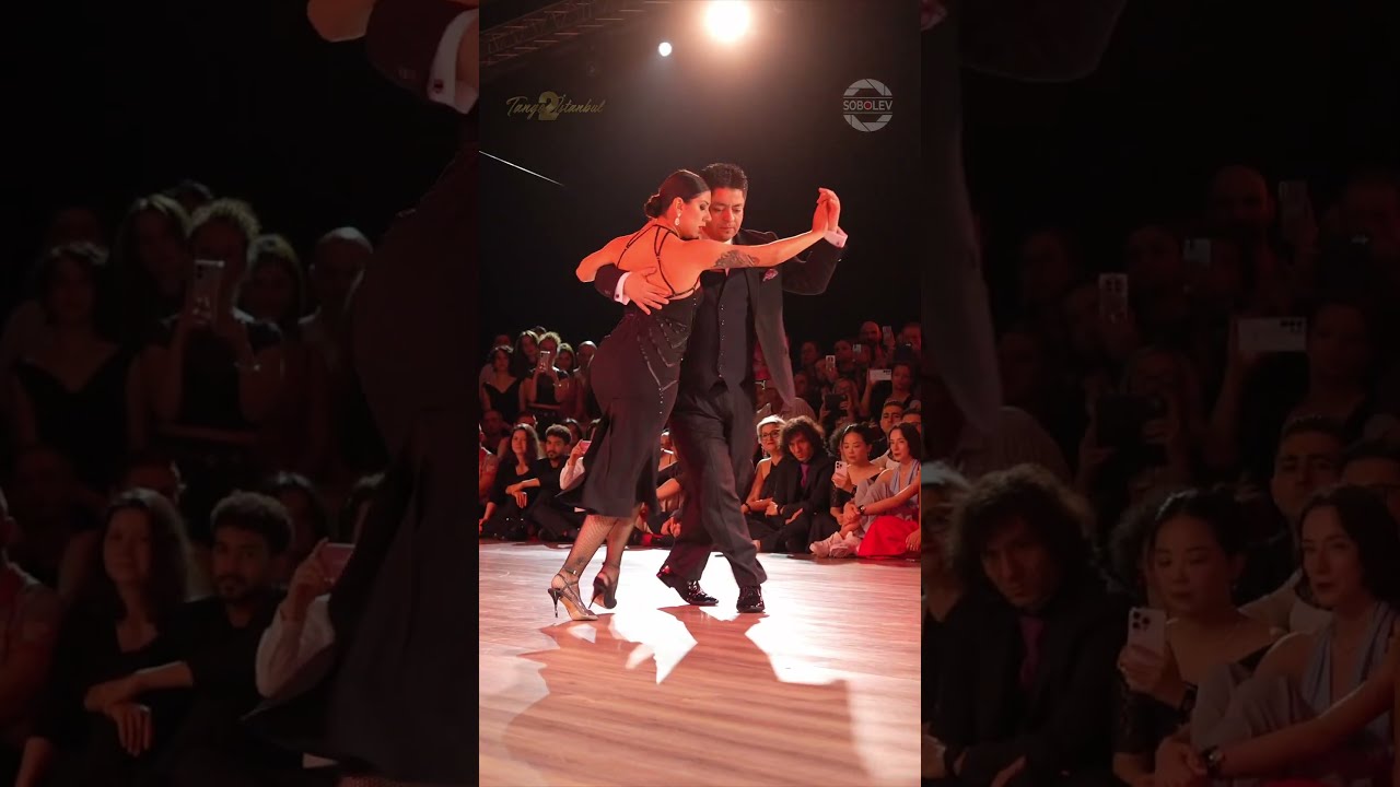 Video thumbnail for Roxana Suarez & Carlitos Espinoza – Mandria