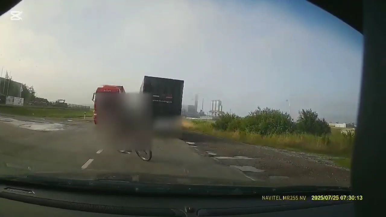 Stingdanti vilkiko ir dviratininko akistata: tik per stebuklą neatsirado vainikų ir žvakių