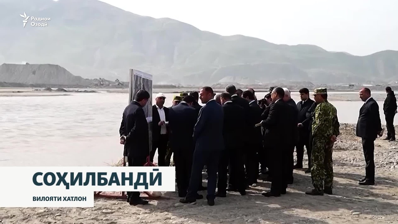 Дар вилояти Хатлон маҷрои Панҷро мегиранд, то харобкорӣ накунад
