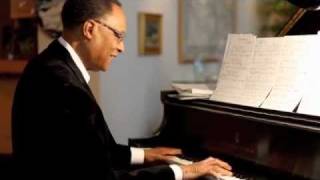 Ramsey Lewis plays 'This Christmas' 2011