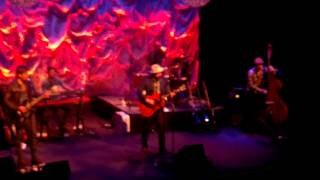 Drew Holcomb &amp; The Neighbors perform American Beauty 2-26-15