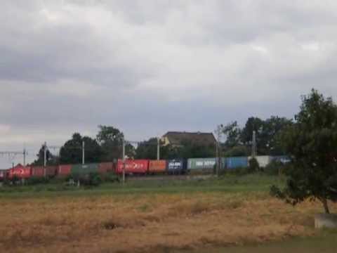 Nákladní vlak NEX př průjezdu Malými Žernosekami.