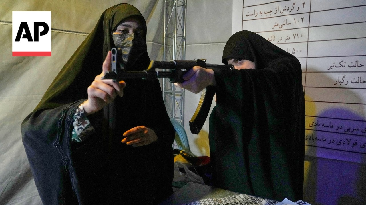 Video | Iran residents learn to use guns in case of a US ground invasion