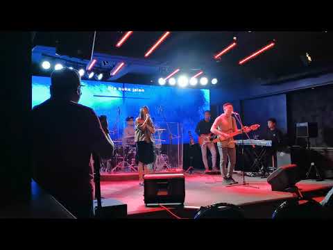 Dia buka jalan (He will make a way) with One in Love worship