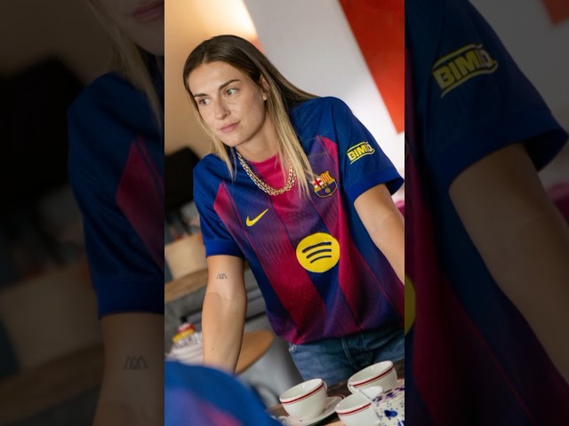 Vídeo relacionado con FC Barcelona FCB Camiseta 1a equipación 25-26 para Mujer - Réplica Oficial (FR/ES, Letras, S, Regular, Regular)