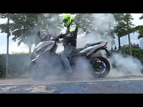 T MAX 530 Vs KYMCO AK 550