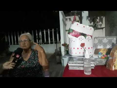 Dona Lurdes com 92 anos participando da Festa da Mãe Rainha em Pureza