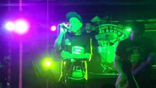 MAL MOMENTO - El Diablo en el Bar