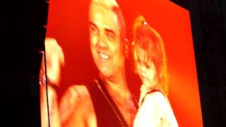 Robbie Williams / on stage with daughter Teddy  / TW Classic 2015