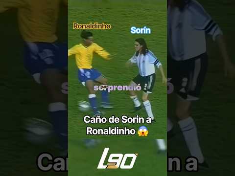 El caño de Sorín a Ronaldinho que terminó con un manotazo 😱