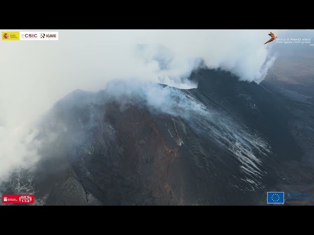 Vídeo, Cascos especiales y medidores de explosividad para estudiar los  gases del volcán de La Palma, Vídeos