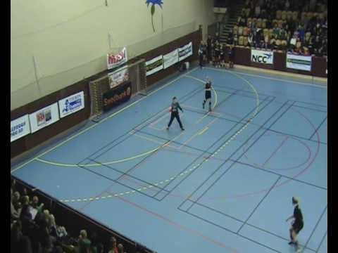 Gruppspel Dam ÖIFC Borens IK C Del 2.wmv