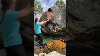 Video thumbnail of Le Toit du Ninja Blanc, 7a. Fontainebleau