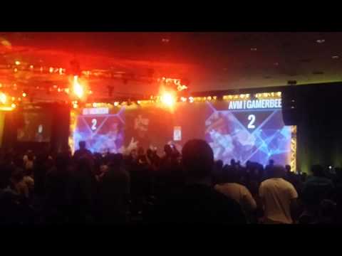 USFIV: EG Momochi vs AVM Gamerbee - Stick Fail - EVO 2015 (Crowd View)
