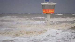 preview picture of video 'Sturm-Flut Hochwasser in Travemünde Ostsee'