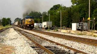 preview picture of video 'Freight Train passing through Tullahoma, TN'