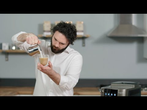 Frothing milk with your Magnifica S Smart