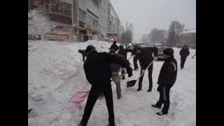 preview picture of video 'Магазин от А до Я  - уборка снега 2'