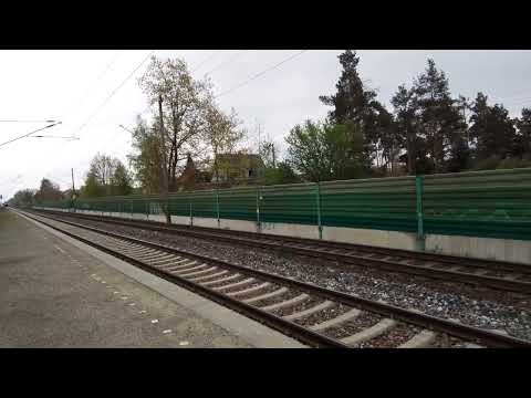 bhf Lauta (Ni)(T.45)-mit einfahrt des Re11 n. Leipzig hbf ü. Ruhland, torgau in Sachsen am 24.04.25.