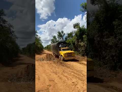 Dodge 600 dobletroque por la vía a Cumaribo Vichada 🇨🇴 #trucks #automobile #truckesvlogs #offroad