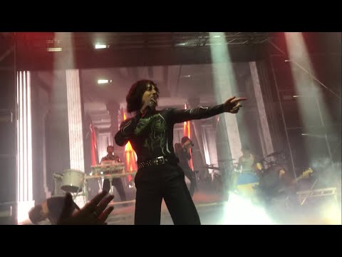 Bring Me The Horizon NME Awards 2022 - Throne ft Oli Sykes’ Stage Dive from front BMTH 02/03/2022