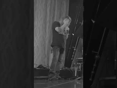 Todd La Torre stand-up:  "Who am i gonna see?"