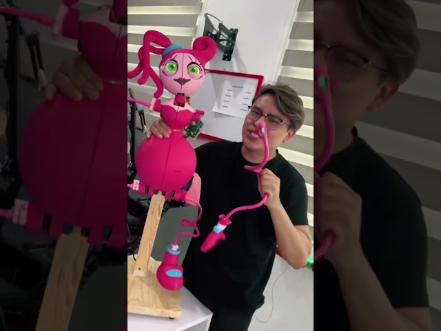 Vídeo relacionado con Poppy Playtime - Peluches con Clip Serie 1 | Mystery Plush Clips de 10 cm | Personajes Oficiales del Videojuego Roblox | Llavero de Colección Original para Mochilas y Setups | Surtido