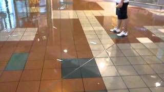 preview picture of video 'Powódź w Auchan'