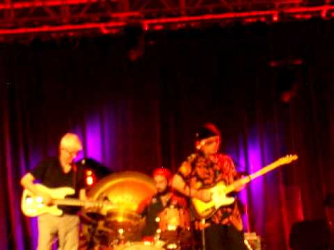 Ry Cooder & Nick Lowe, Down In Hollywood