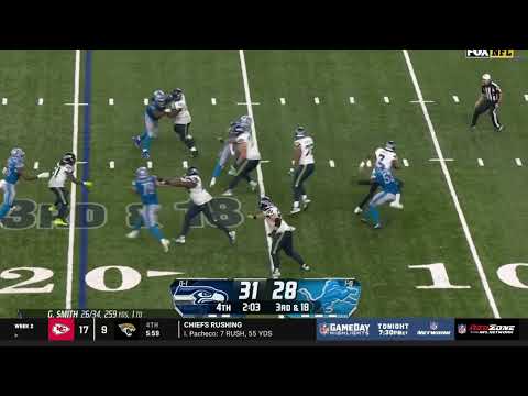 Geno Smith tries to make a play happen but loses HUGE yardage