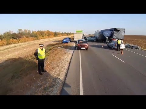 В Волгоградской области – страшное ДТП с тремя грузовиками, один человек погиб