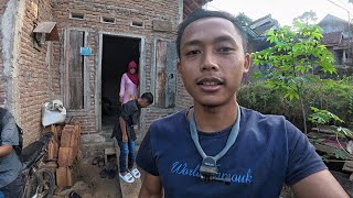 Download lagu Today, I Took My Sibling to the Market to Buy the Eid Gift Requested Last Holiday mp3 Download lagu Today, I Took My Sibling to the Market to Buy the Eid Gift Requested Last Holiday mp3