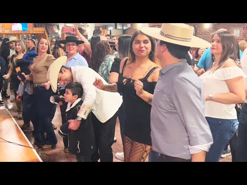 Que chuladas de mujeres pariente bailan rancheras con EL AZOTE
