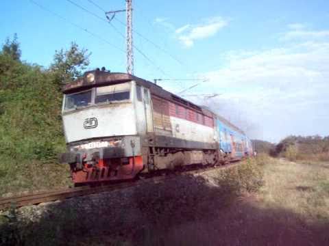 749 253 na čele os. 9055 projíždí mezi Prahou Vršovice a Prahou Krč  - 18.9.2010.