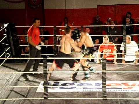Nico Ferre vs Luciano Anzuino 2 round.AVI