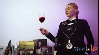 Somelier Daniela Buzincu