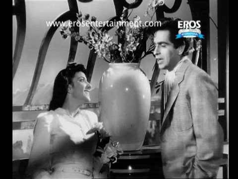 Dilip Kumar tries to impress Nargis - Andaz