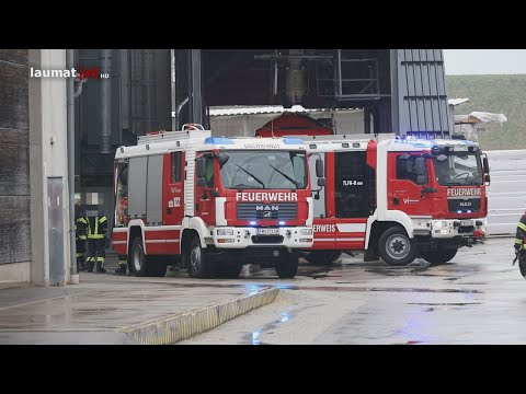 Brand bei einem Unternehmen in Gschwandt sorgt für Einsatz zweier Feuerwehren