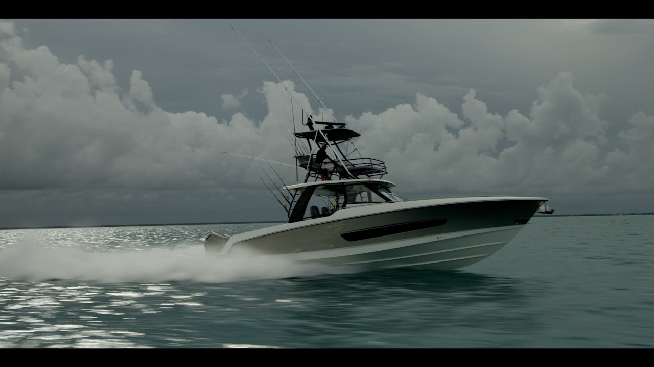 Премьера Boston Whaler | 420 Outrage