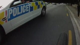 preview picture of video 'Police Car driver ignores the Road Code - New Zealand ETT229'