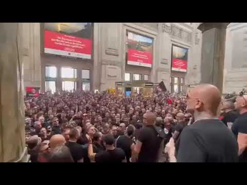 Milanisti alla stazione di Milano centrale