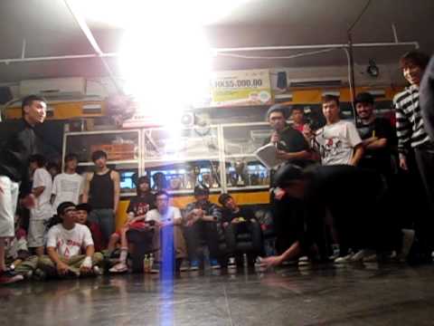 SR Dance Party - Looking For The Perfect Move 2010 (海選) xxxx VS Glamorous