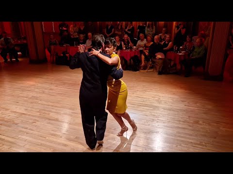 Sofia Saborido and Pablo Inza, dancing to Amarras