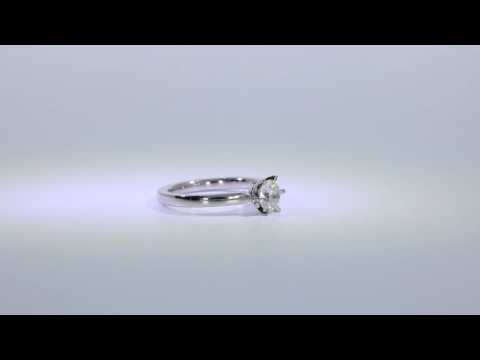 Vacker enstensring i platina