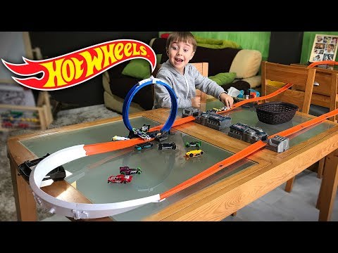 HOT WHEELS ON THE LIVING ROOM TABLE!! Track Builder Car Racing - Hotwheels Video